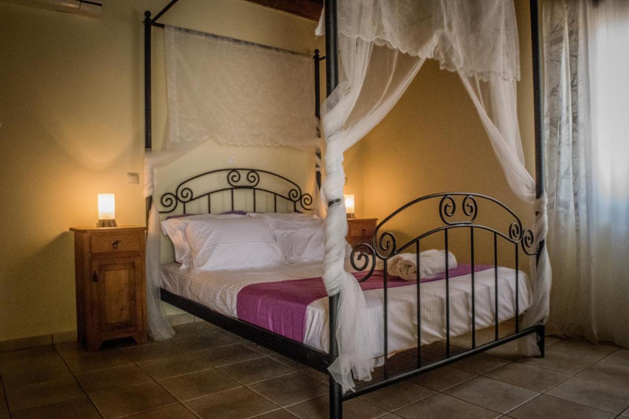 הרסוניסוס Niriides Villas Old Listing מראה חיצוני תמונה